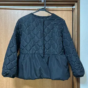 블랙 퀼팅 자켓 펄 장식