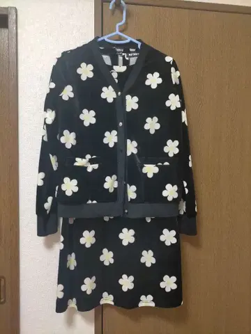 마리콴트 긴팔 가디건과 반팔 원피스 세트