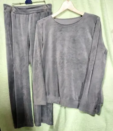 UNIQLO 울트라 스트레치 스무스 세트 그레이 룸웨어 M