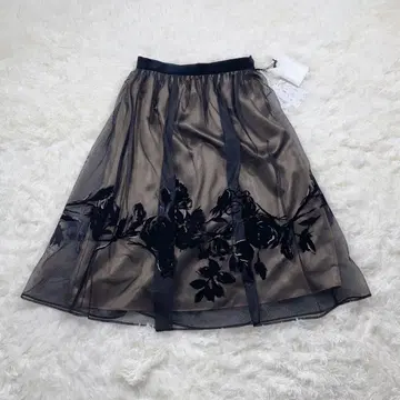 택 포함 새상품 미사용 엠즈 그레이시 플로키 꽃무늬 플레어 스커트 38