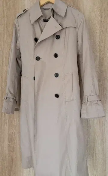 베이지 트렌치코트 더블 브레스트