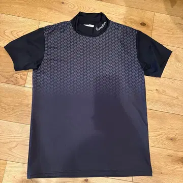 레저렉션 반팔 그라데이션 모크넥 티셔츠