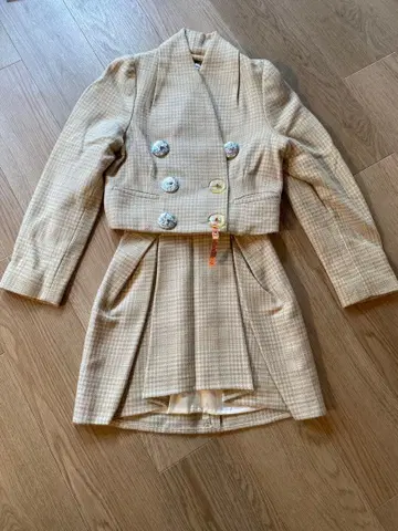 Vivianne Westwood 비비안 수트