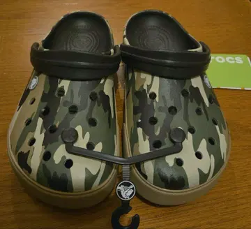 Crocs 카모플라쥬 클로그 샌들