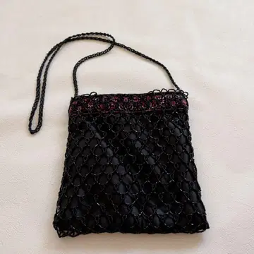 비즈 장식 블랙 인터넷 백