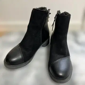 새상품 미사용품 블랙 어그 부츠 지퍼 달린 23cm
