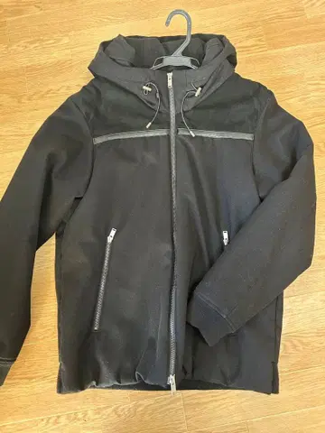 블랙 다운 자켓 후드 부착