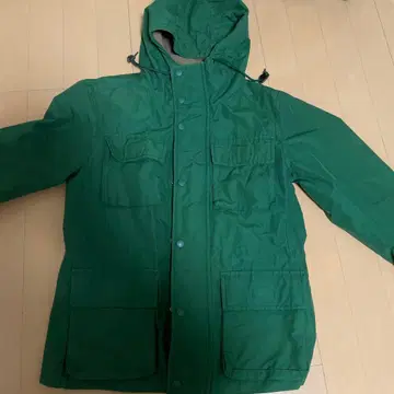 유니클로 그린 컬러 나일론 자켓 후드 부착