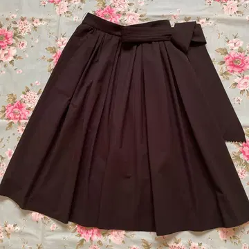 TO BE CHIC 리본 포함 플레어 스커트