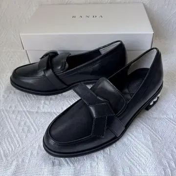 RANDA 블랙 가죽 로퍼 사이즈 M 새상품