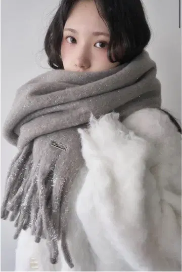 [ MELLOWNEON ] 글리터 라메 볼륨 머플러 (그레이)