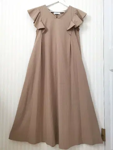 이에나 베이지 프릴 소매 롱 원피스 코튼 100% 포켓 부착