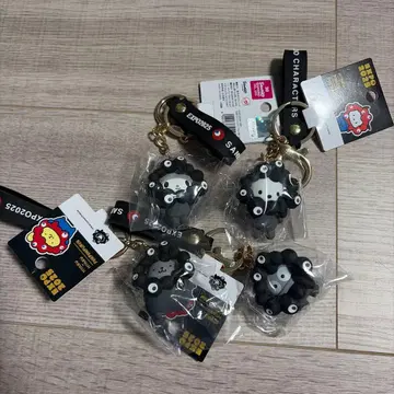 블랙 미야쿠 콜라보 산리오 캐릭터 키링 4개 세트