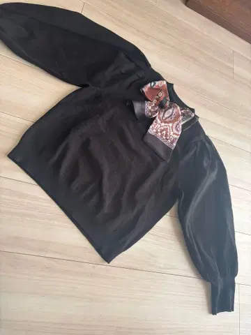 블랙 리본 포함 스웨터