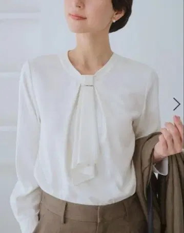 프릴 타이 블라우스 화이트 M 사이즈 출퇴근 미사용 새상품