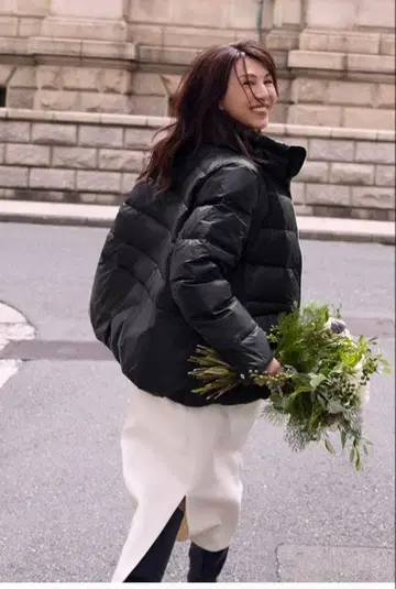 블랙 다운 자켓 숏 기장