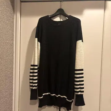 SHAREEF 스트라이프 크루넥 니트