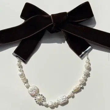 MEEE(미) 벨로아 리본 펄 목걸이 초커