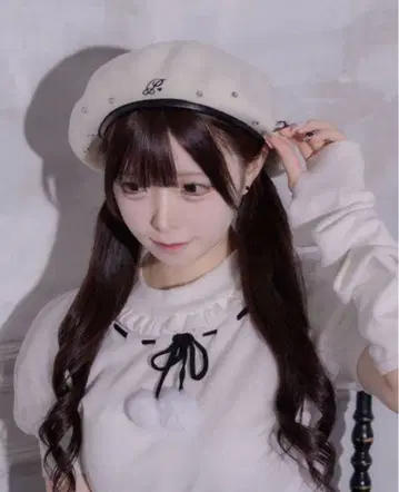 pium 로고 비쥬 스터드 베레모 화이트