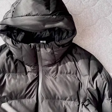 UNIQLO 심리스 다운 후드티 3D 컷 블랙