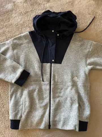 adidas 후드 부착 후드티 그레이/네이비