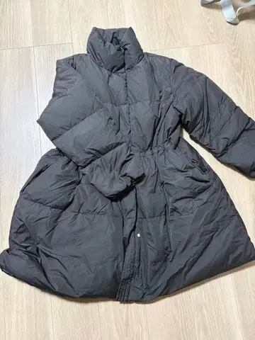 NATURAL BEAUTY BASIC 블랙 다운 자켓