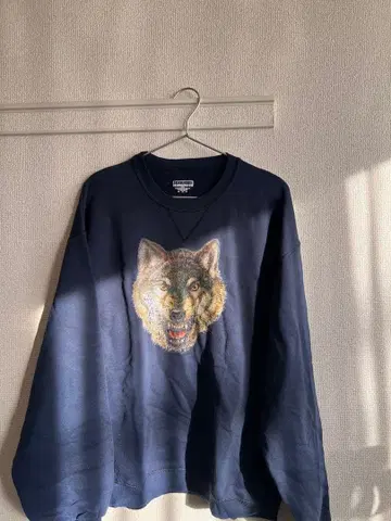 늑대 프린트 네이비 트레이닝복