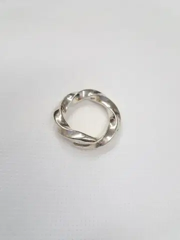 BRU NA BOINNE 브루나보인 토네이도 반지