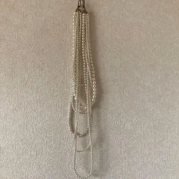 neith. Rich Pearl Necklace