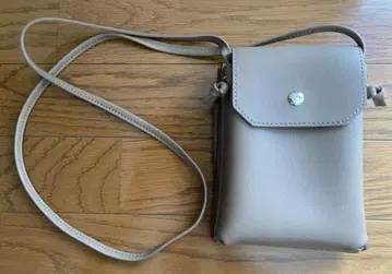 베이지 합성 피혁 숄더백