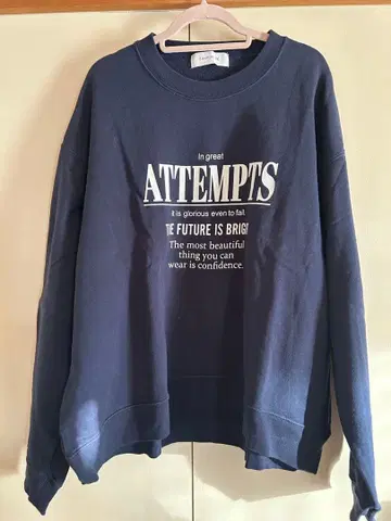 네이비 프린트 맨투맨