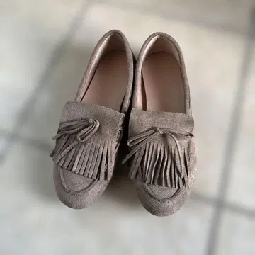 프린지 장식 베이지 스웨이드 모카신 37