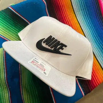 나이키 화이트 캡 조절