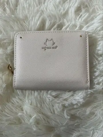 베이지 합성 피혁 접이식 지갑