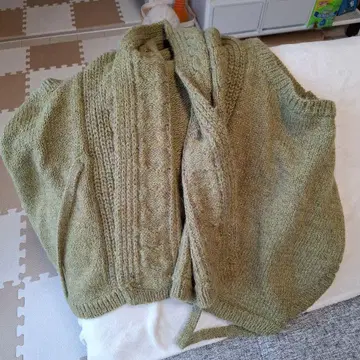 올리브 그린 케이블 짜임 니트 베스트