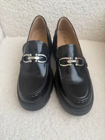 ST&SAT 블랙 로퍼