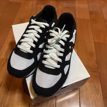 새상품 Saucony 신발 24