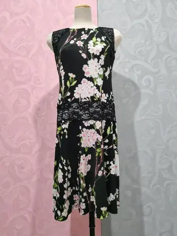슈퍼 뷰티 블랙 비쥬 꽃무늬 원피스