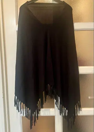 로즈 티아라 판초 블랙 프린지