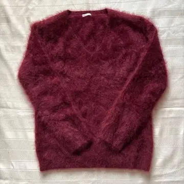 드레 스테리아 보르도 V넥 니트