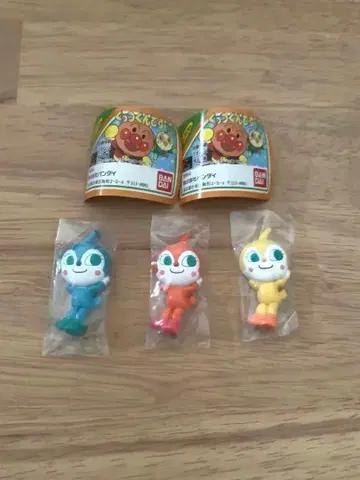 [ 미개봉 ] 호빵맨 쿠츠쿠츠 마그넷 짤랑이 파란색 옐로우 컬러