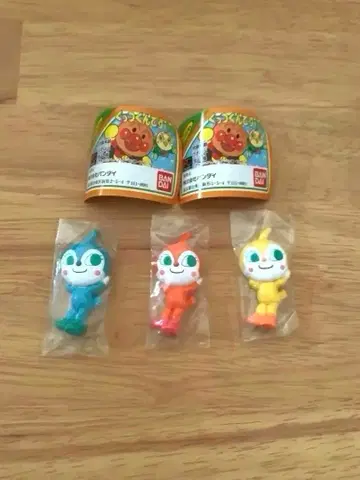 [ 미개봉 ] 호빵맨 쿠츠쿠츠 마그넷 짤랑이 파란색 옐로우 컬러