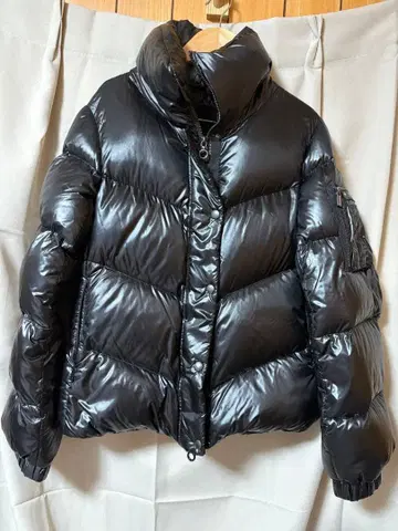 TATRAS 블랙 다운 자켓 숏 기장