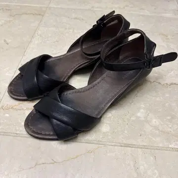 MARGARET HOWELL idea 블랙 샌들