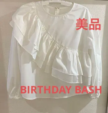 [ 새상품급 ] 벌스데이 바쉬 프릴 포함 화이트 블라우스 셔츠 상의