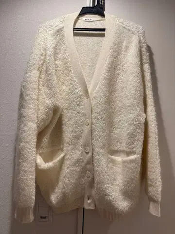 블루레어 아이보리 가디건 긴팔 포켓 부착