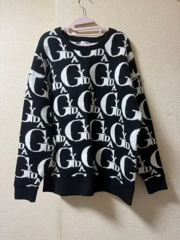 GYDA 패턴 니트탑