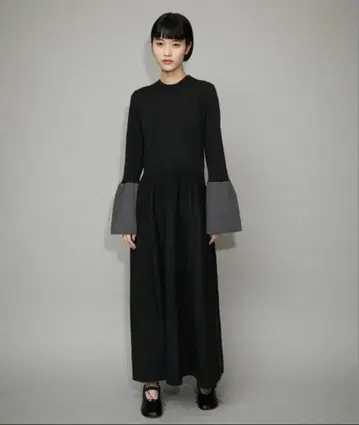 ADAM ET ROPE' 플레어 커프스 니트 원피스 블랙