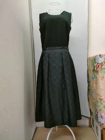 투 비 시크 블랙 슬리브리스 원피스