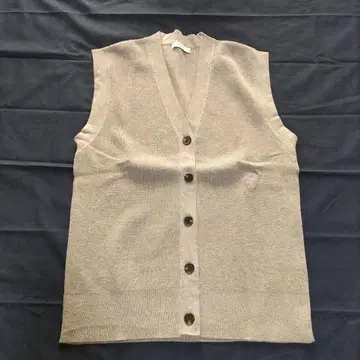 [ 손세탁 가능 ] 원포인트 자수 V넥 베스트